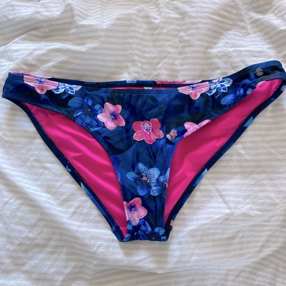 RIPZONE floral bikini bottoms 🌸 - Picture 3 of 5